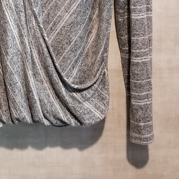 GREEN ENVELOPE LONG SLEEVE GREY & WHITE STRIPE WOMENS SWEATER - Picture 5 of 8